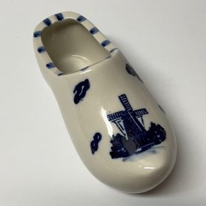 DELFT Ashtray Shoe Pottery Windmill Dutch Gerlins Blue Off White